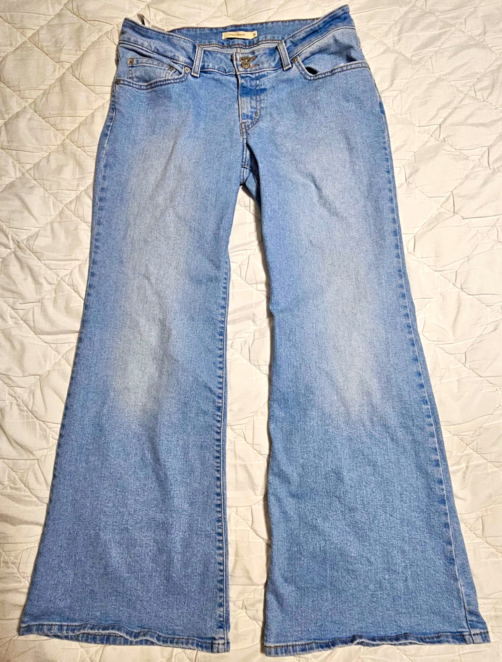 Levi's Women's Flared Jeans Light Wash Blue Denim 5-Pocket Solid Size 31